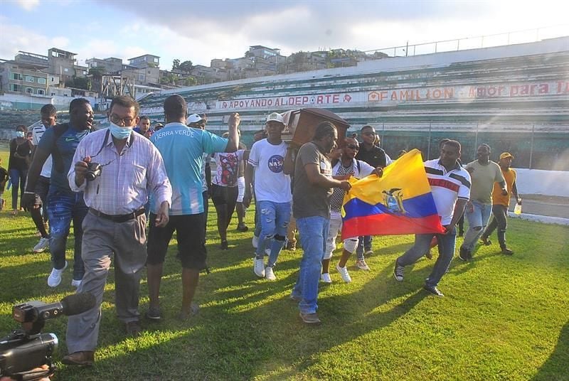 Consternación y amargura en el sepelio del atleta ecuatoriano Alex Quiñónez