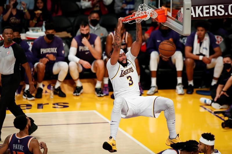 121-125. Davis consigue doble-doble y lidera remontada de Lakers, sin James