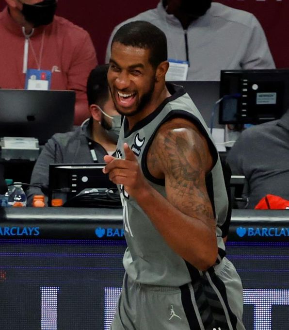 105-98. Aldridge llega a los 20.000 puntos en el triunfo de los Nets