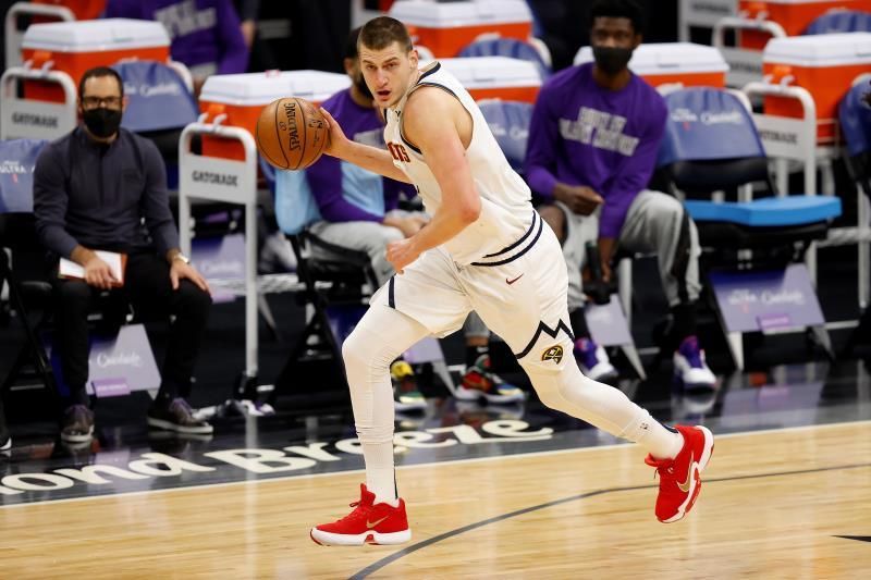 106-75: Los Nuggets de Jokic arrollan en casa a Doncic y los Mavericks