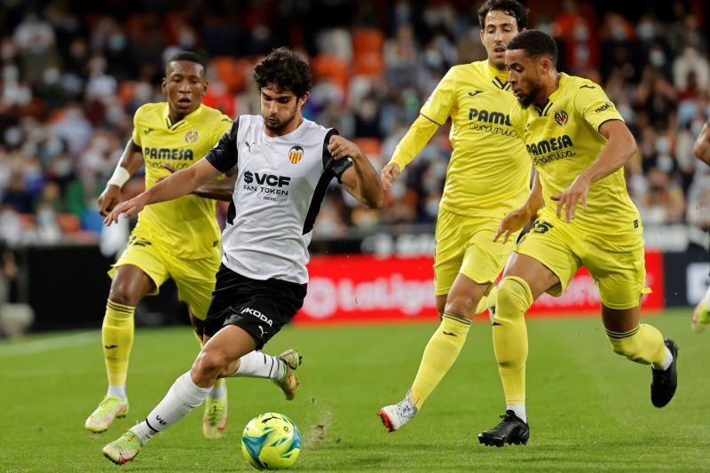 El Valencia rompe su mala racha y amplía la del Villarreal (2-0)