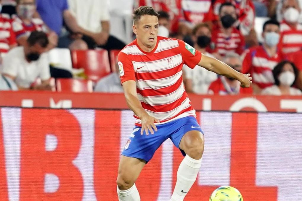 Santiago Arias alimenta las dudas sobre su futuro en el Granada