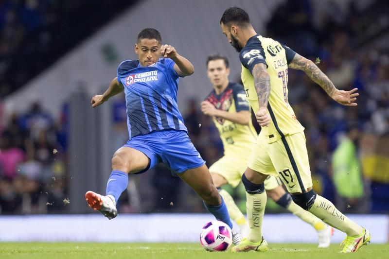 El América pierde con Cruz Azul, pero sigue de líder del Apertura