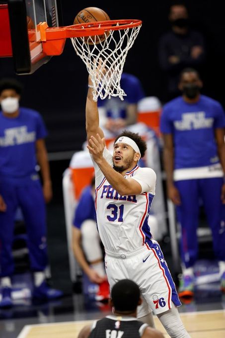 113-103. Seth Curry hizo de Embiid y los Sixers fueron mejores que los Trail Blazers