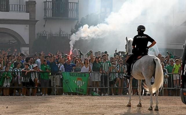 Betis-Sevilla: Más de 850 personas en dispositivo del primer derbi con público en dos años