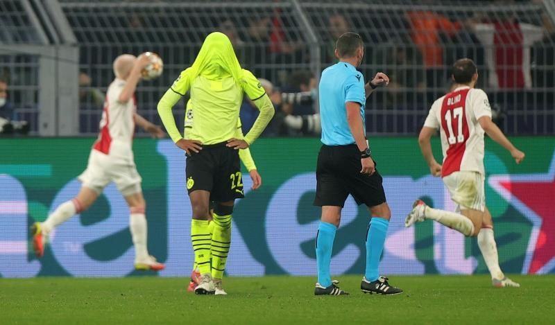 1-2. El Ajax se clasifica y pone en problemas al Dortmund
