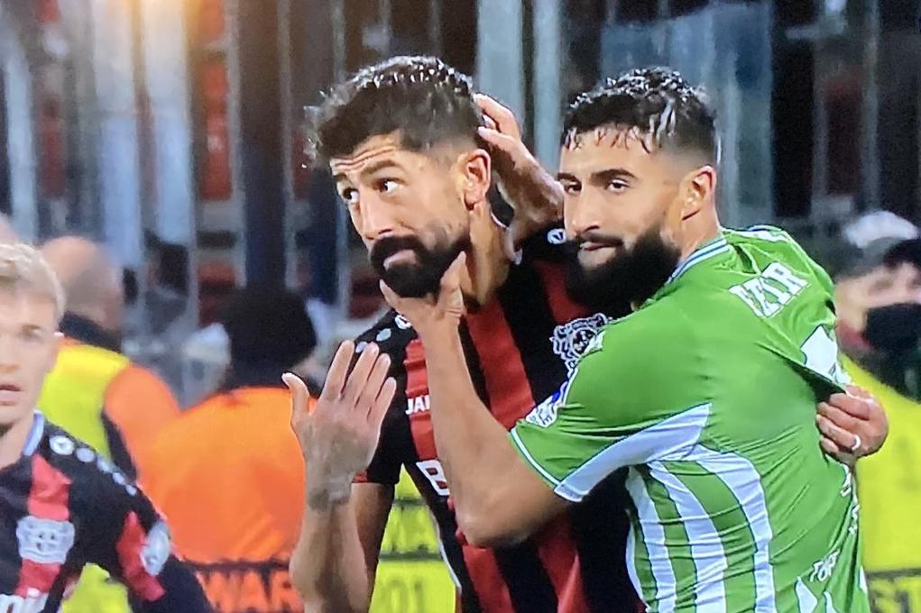 Fekir puede sufrir una dura sanción y su técnico le apoya: "Le han provocado y golpeado"