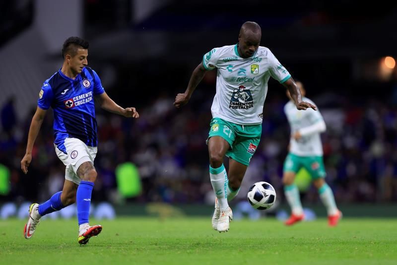 El León vence al campeón Cruz Azul y pone un pie en los cuartos de final del fútbol en México