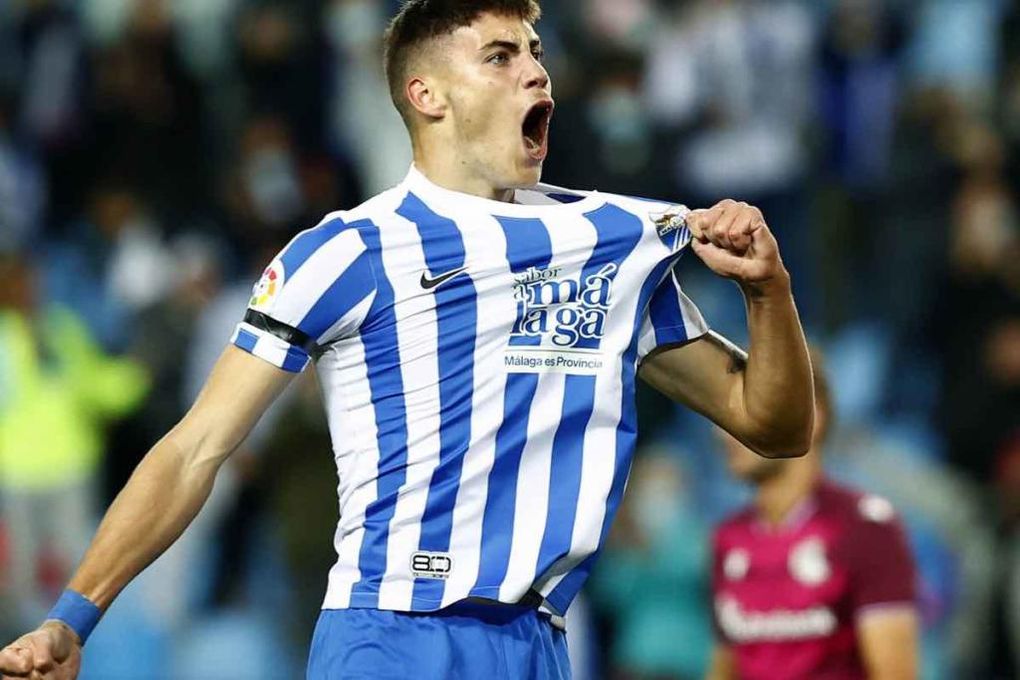 El sueño cumplido de un canterano que rompe moldes en el Málaga CF