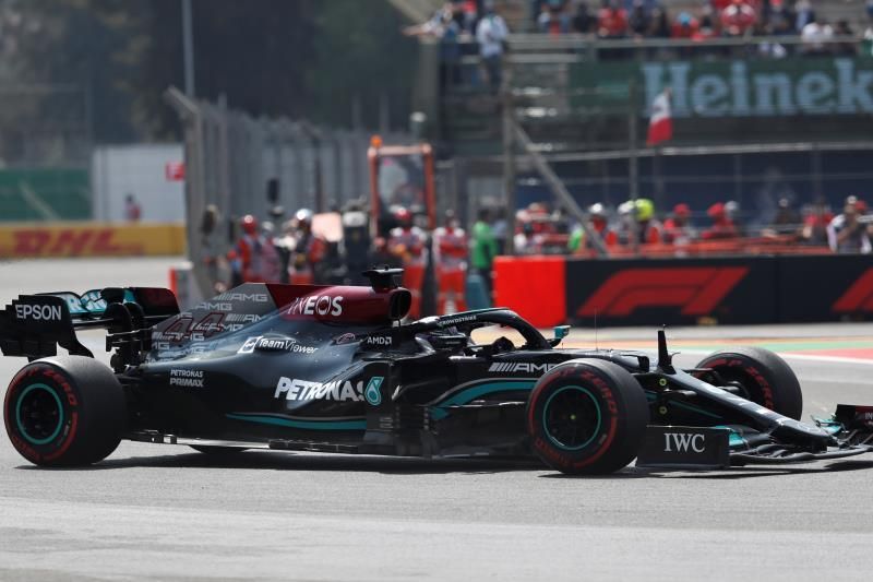 Verstappen se impone a Hamilton en los segundos entrenamientos libres