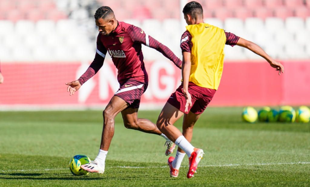 Protagonismo del balón y la atención en el lateral diestro