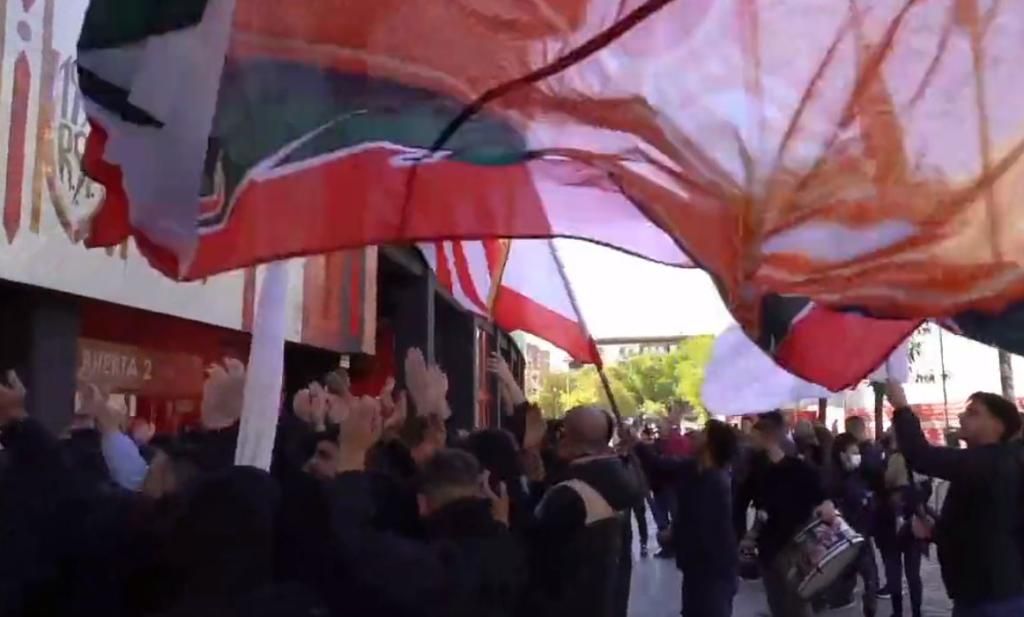 El sevillismo se vuelca con su equipo antes del derbi