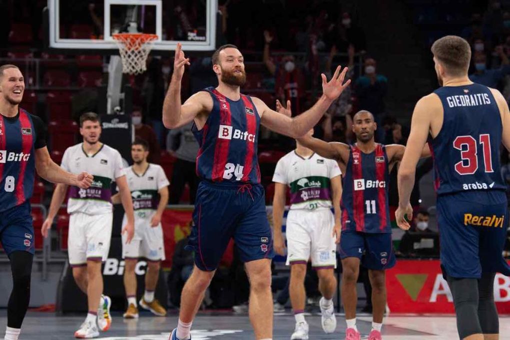 El Unicaja se aleja de la Copa