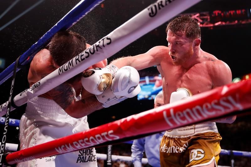 "Canelo" Álvarez hace historia como nuevo "rey"