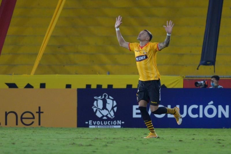 Católica y Barcelona de Ecuador están en la zona de clasificación a la Libertadores