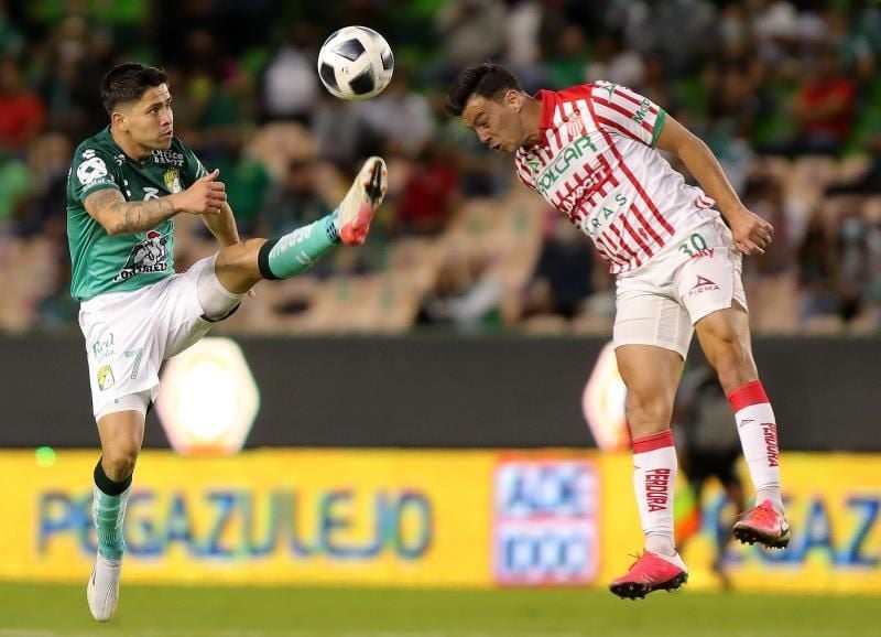 El chileno Dávila anota tres goles y pone al León en los cuartos de final