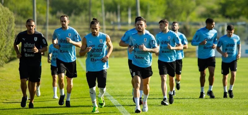 Uruguay inicia sus entrenamientos bajo la sombra de las ausencias