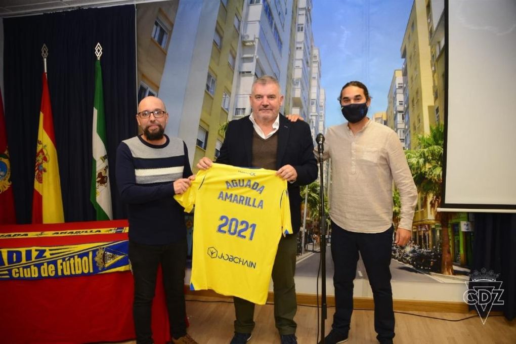 Vizcaíno tiende la mano a Cervera