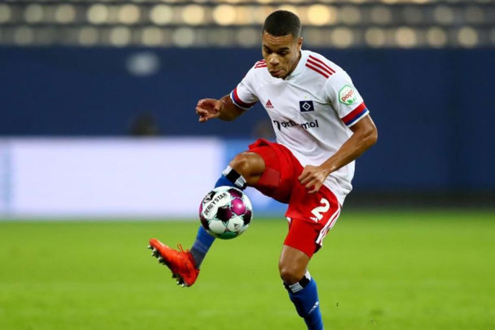 Un lateral derecho alemán sobre la mesa del Betis, el Granada y el Celta