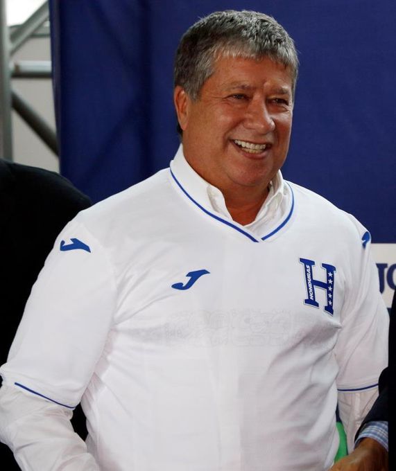 Honduras, con "Bolillo" Gómez, pretende recuperar terreno ante Panamá