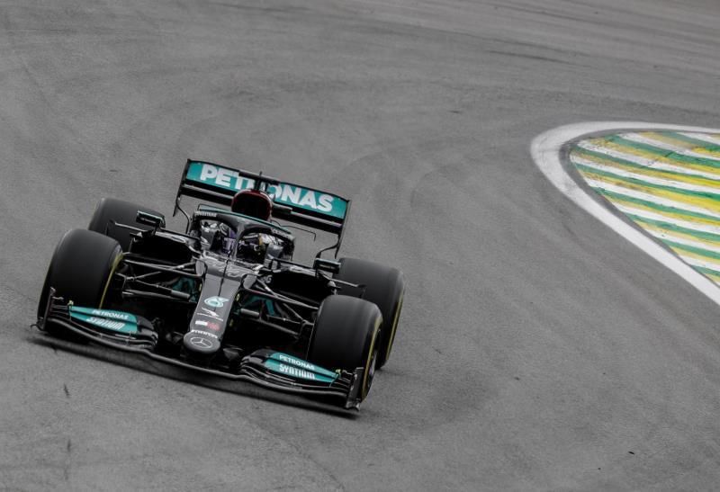 Hamilton recupera sensaciones pero pierde cinco puestos