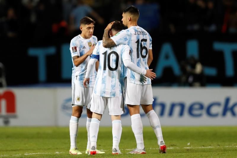 0-1. Argentina, con Acuña y Guido como titulares, vence en Uruguay y se acerca a Qatar