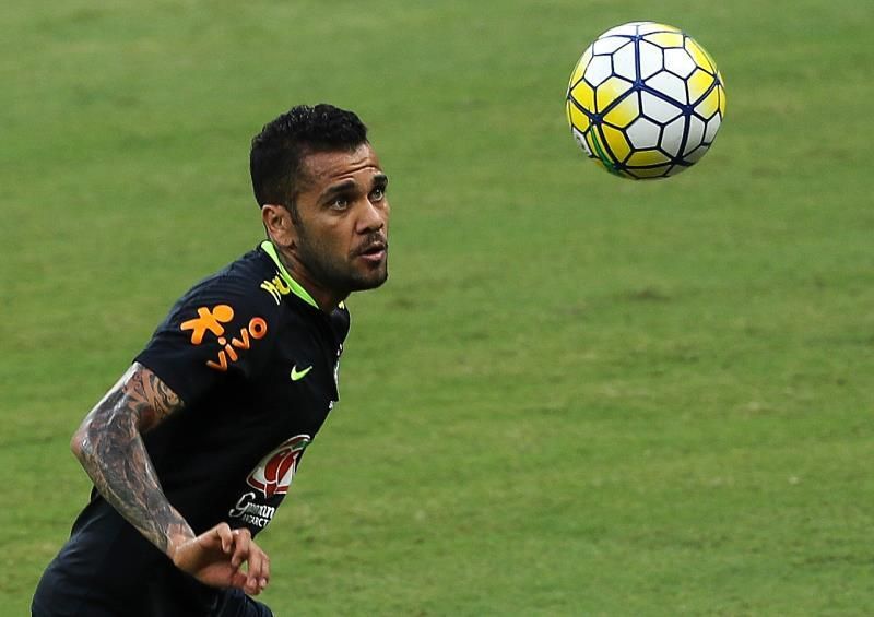 Dani Alves, el futbolista que transporta ilusión