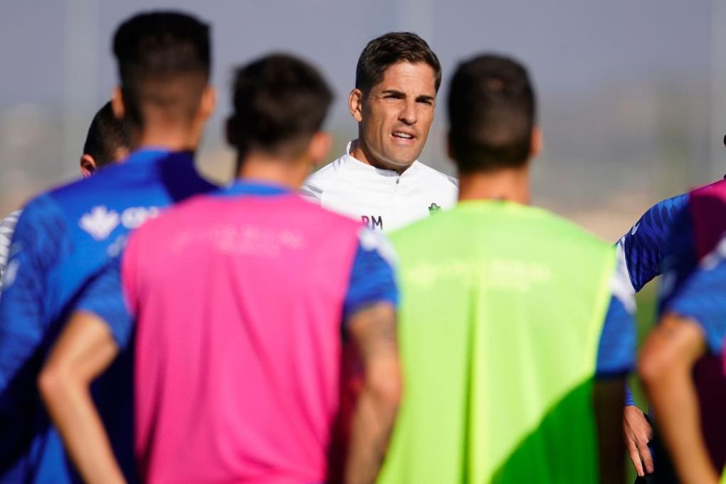 Robert Moreno recurre a un ex del Sevilla para solucionar la falta de gol del Granada