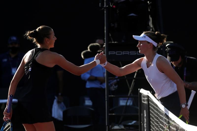 La checa Pliskova vence a su compatriota Krejcikova y se acerca a las semifinales de la WTA finals