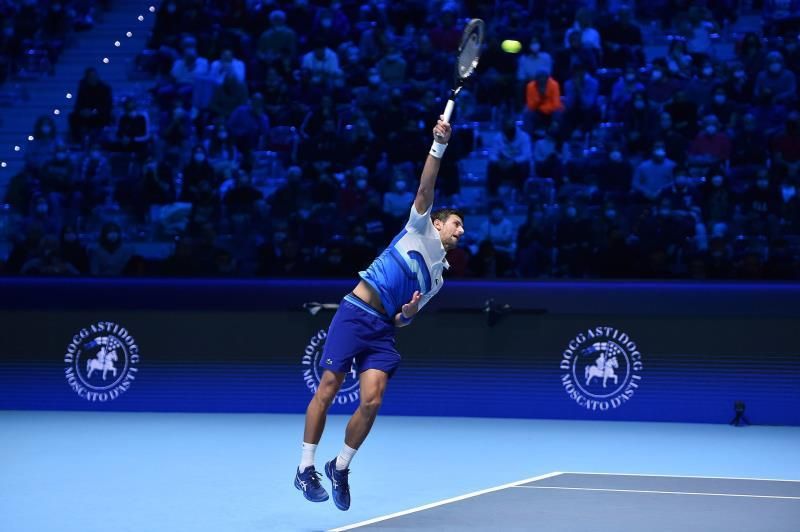 Djokovic doma a Ruud en su estreno en Turín