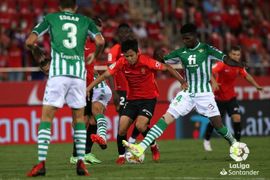 El Betis y Paul Akouokou buscan una solución para el mercado de invierno