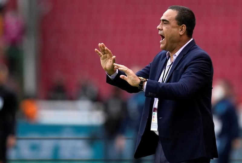 Venezuela irá contra las debilidades de un "intenso" Perú, dice su seleccionador