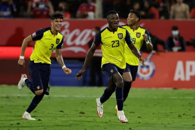 0-2: Ecuador propina un duro golpe a Chile y Bravo se aleja de Qatar