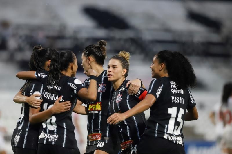 Corinthians apabulla 0-8 a Nacional y pasa a la final de la Libertadores