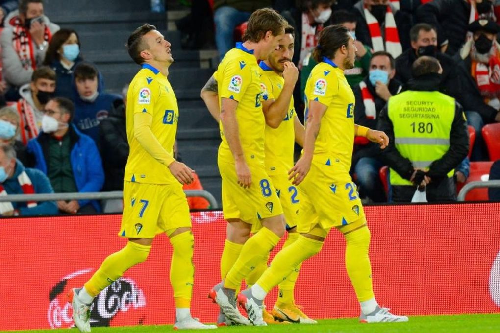 El jugador del Cádiz que la IA recomienda fichar a Monchi y a cualquiera de los grandes