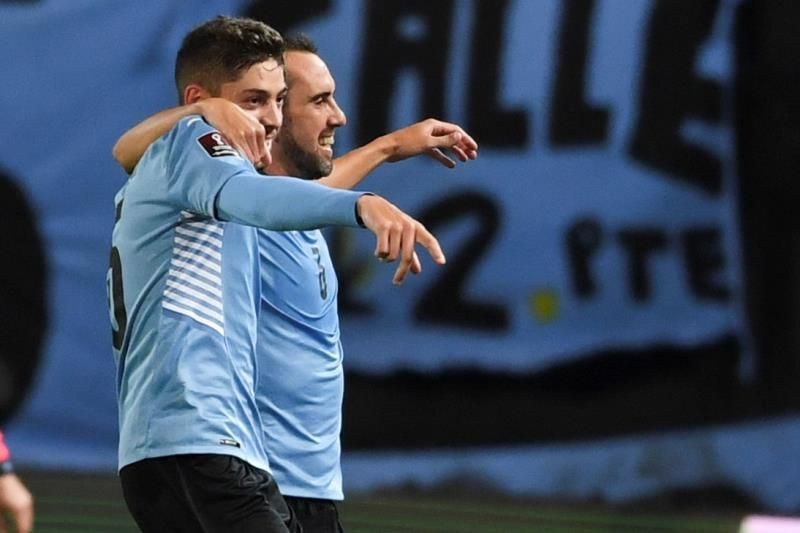 Uruguayos prometen luchar para superar el "momento duro" de la selección