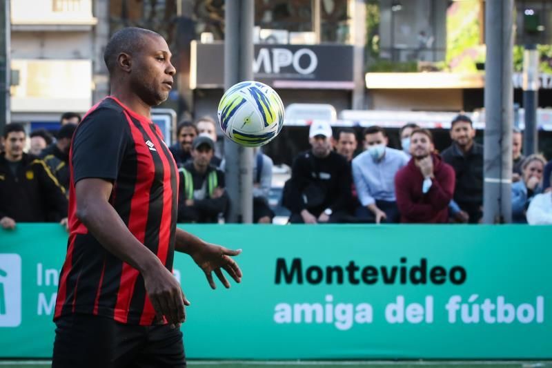 El exsevillista Zalayeta, entre exfutbolistas uruguayos juegan partido de estrellas