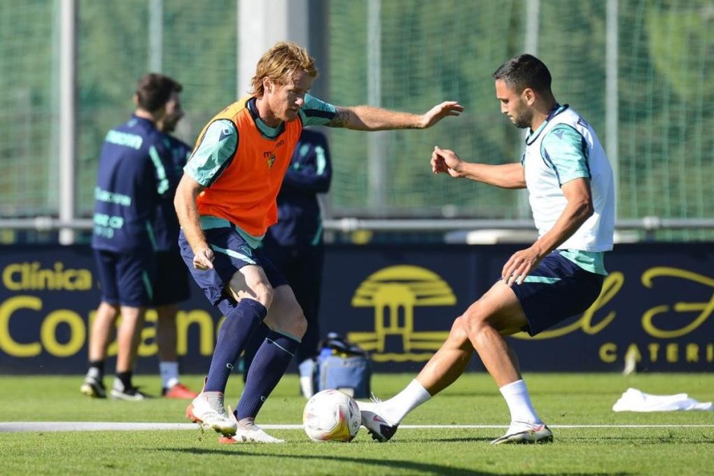 Cervera, sobre la renovación de Álex Fernández, pretendido por Betis y Valencia