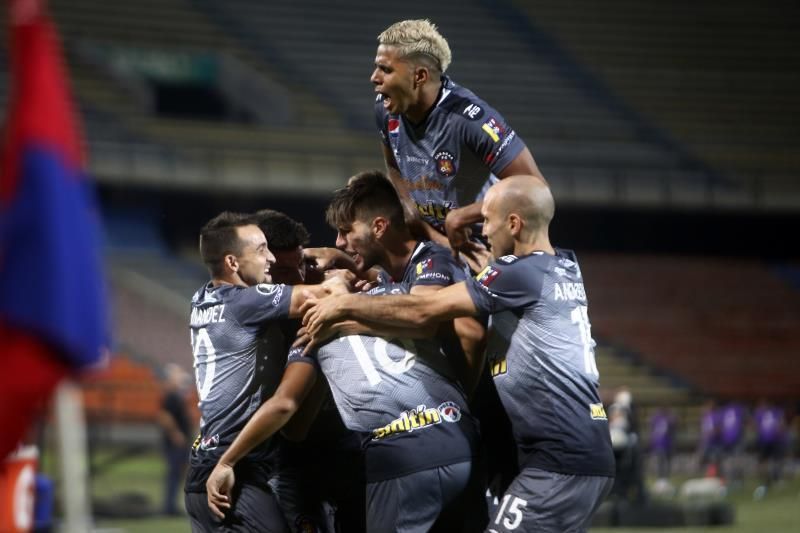 El Caracas se da un festín de goles para volver al liderato en Venezuela