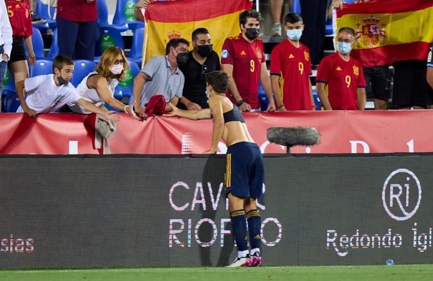 Un objetivo de Betis y Sevilla al que le 'crecen los enanos' todavía más