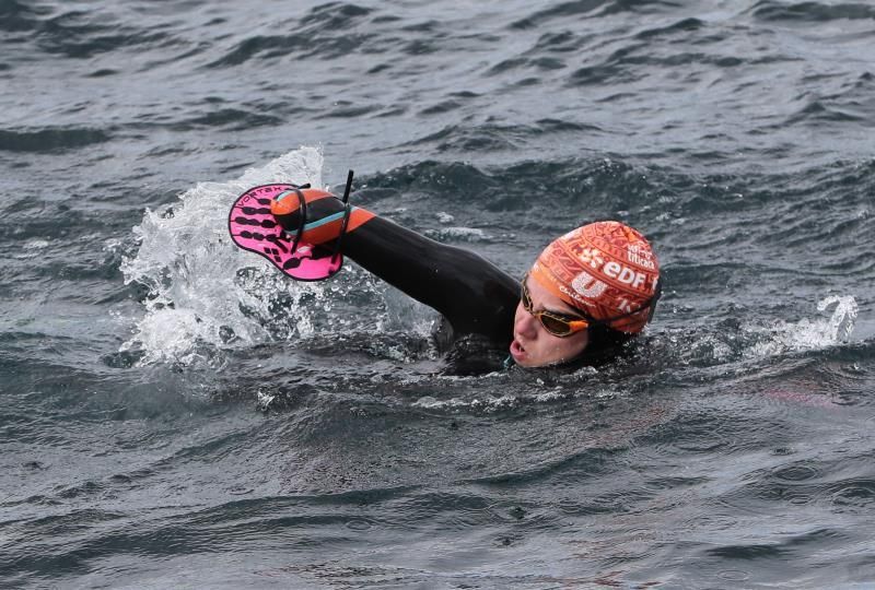 Los tres franceses que cruzan a nado el Titicaca enfilan los últimos 15 kilómetros