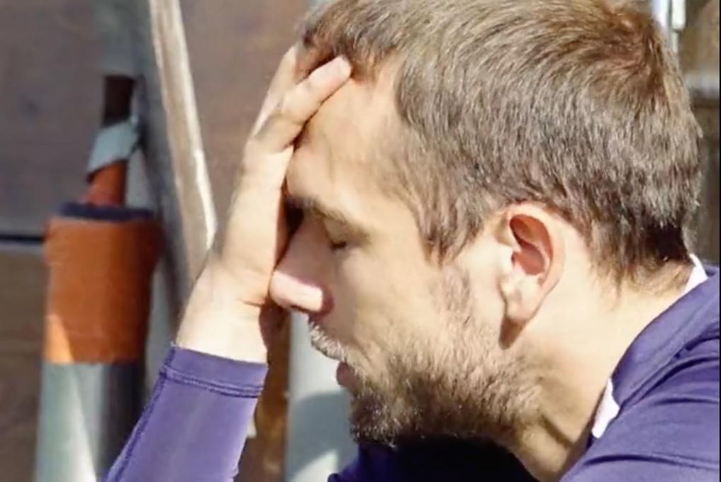 Hasta cuando halagan al ex bético Pau López le cae un 'palo'