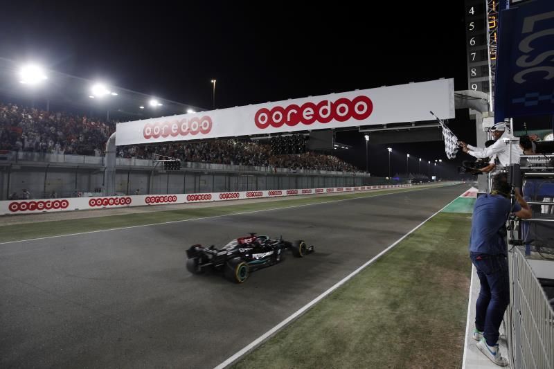 Hamilton acorta distancias y Alonso brilla en la noche de Qatar