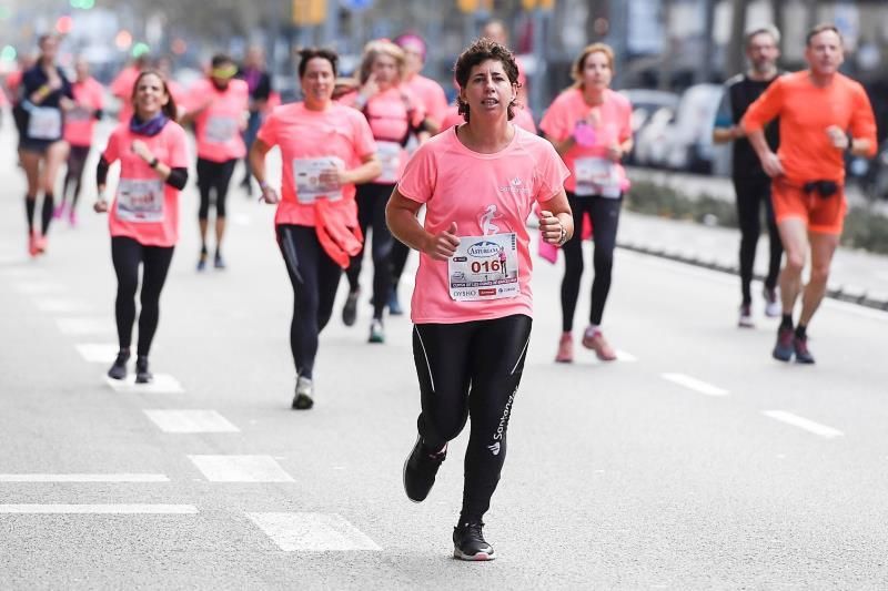 La 'Marea Rosa' vuelve a teñir Barcelona con 19.000 corredoras