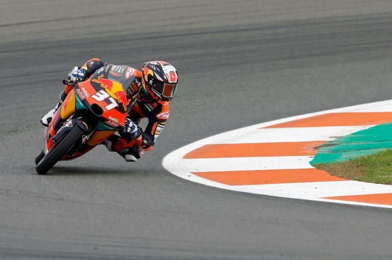 Pedro Acosta da el salto a Moto2 con KTM en su estreno en Jerez
