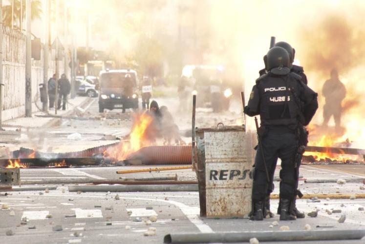 La manifestación del metal de Cádiz acaba en enfrentamientos y graves disturbios