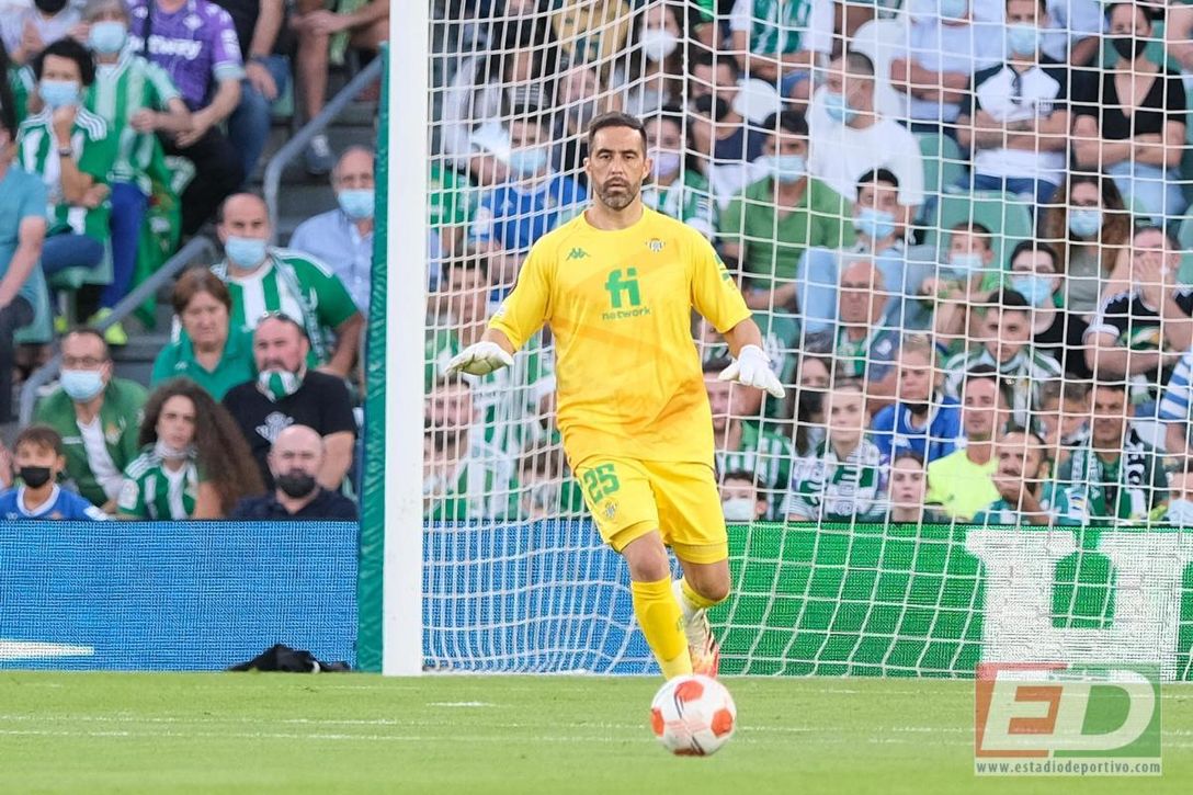 En Chile aseguran que el Betis va a renovar a Claudio Bravo
