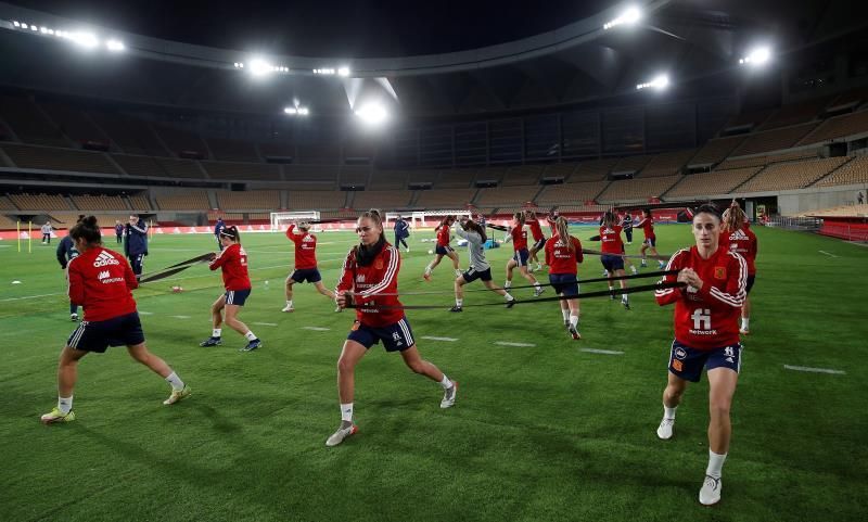La selección española de fútbol femenino lanza desde Sevilla un grito contra la violencia de género