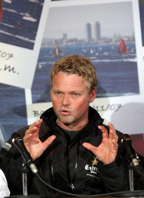 El español Álex Pella en la recta final del inicio del mayor desafío oceánico