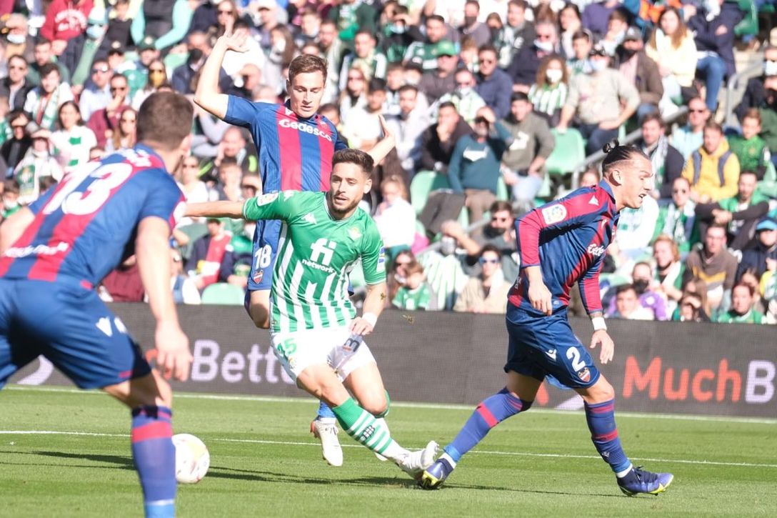 Álex Moreno, su dedicatoria a la afición y un aviso al Barça